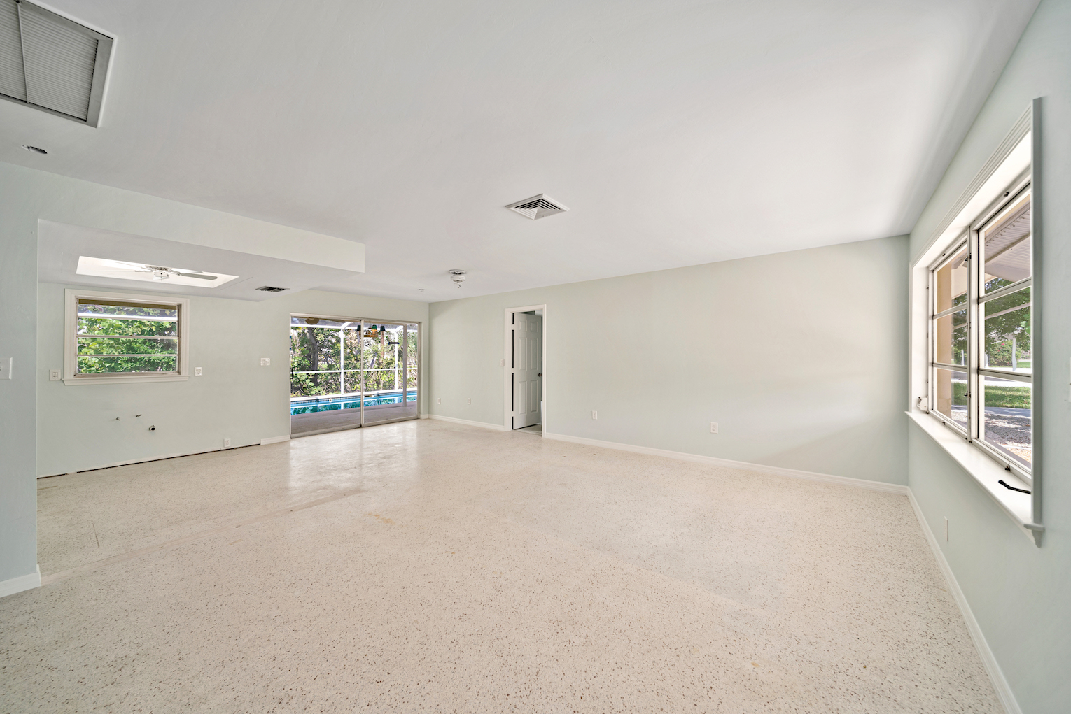 Living 1b 1125 Captains Walk
